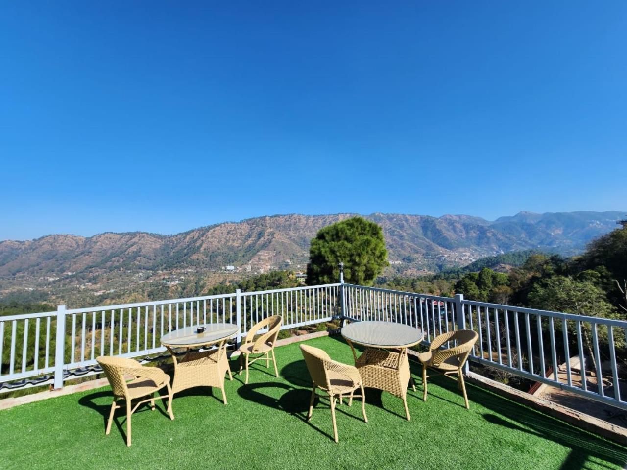 Apartment Kasauli Oaks With Pool By Kasauli Vista *
