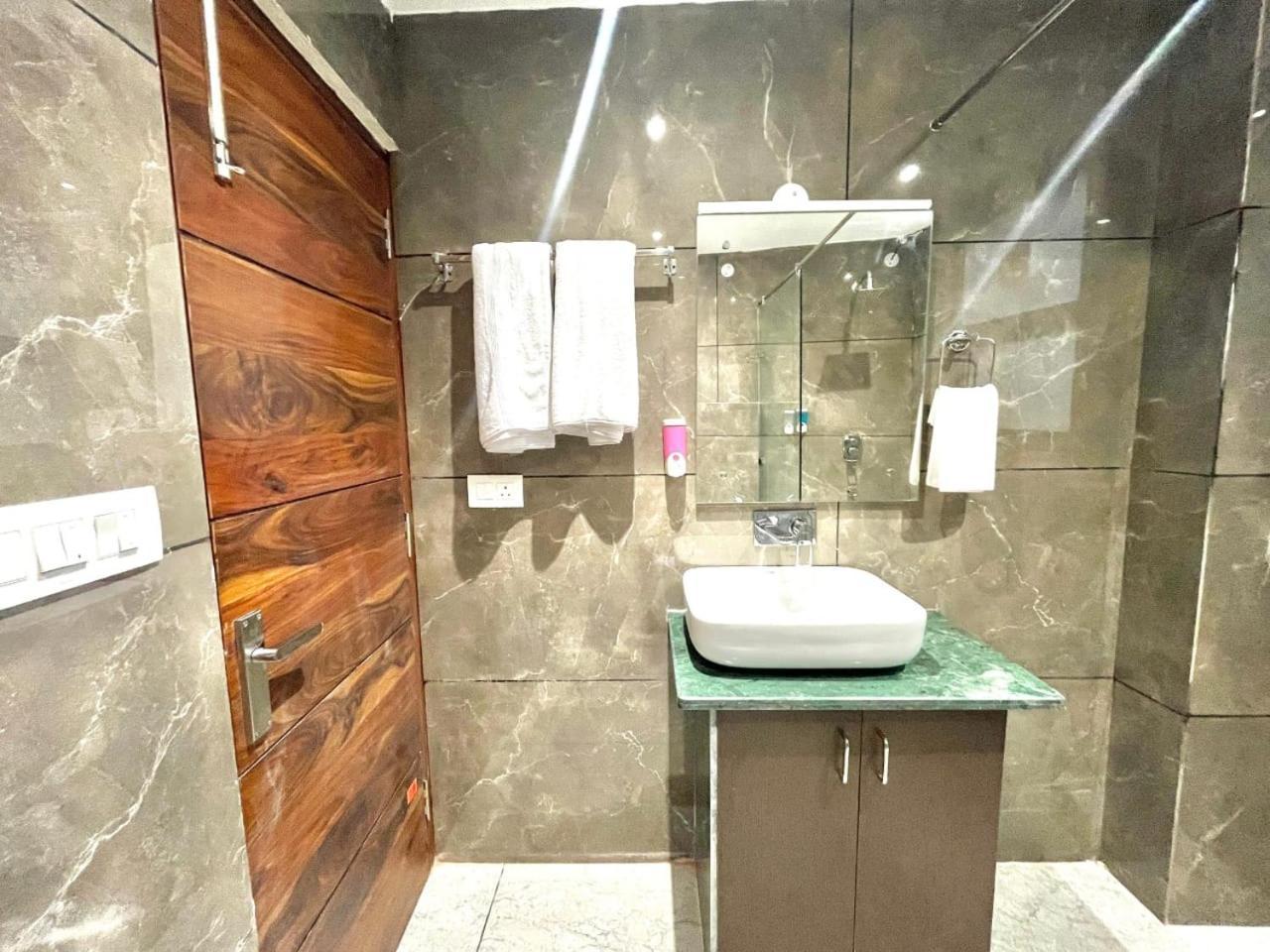 Kasauli Oaks With Pool By Kasauli Vista Apartment Kasauli